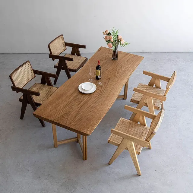 Table à manger en bois massif Vienne teinte chêne — tables à manger en bois massif