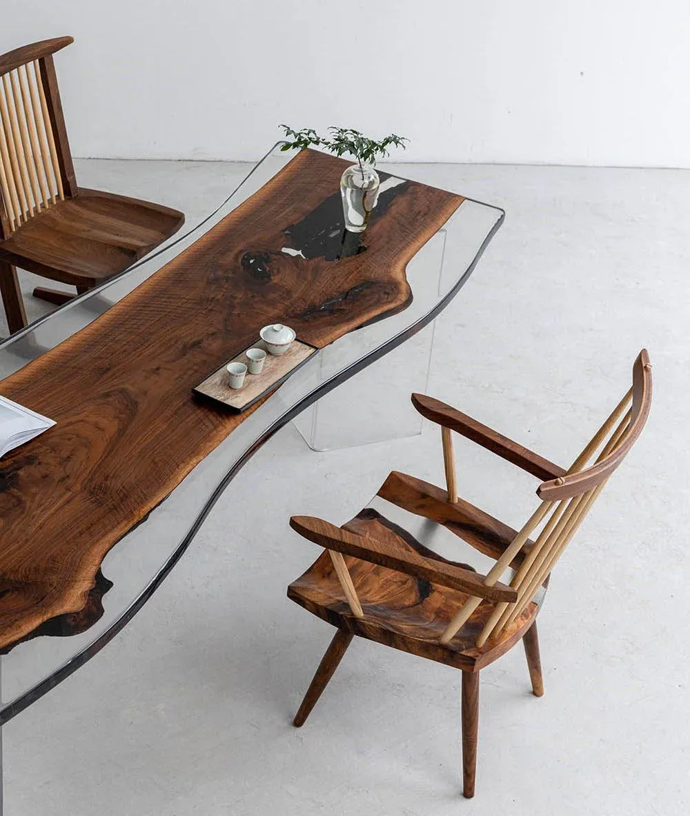 Table à manger epoxy Aube teinte noyer, résine transparente — ATELIER RIVIÈRE, fabrication à la commande