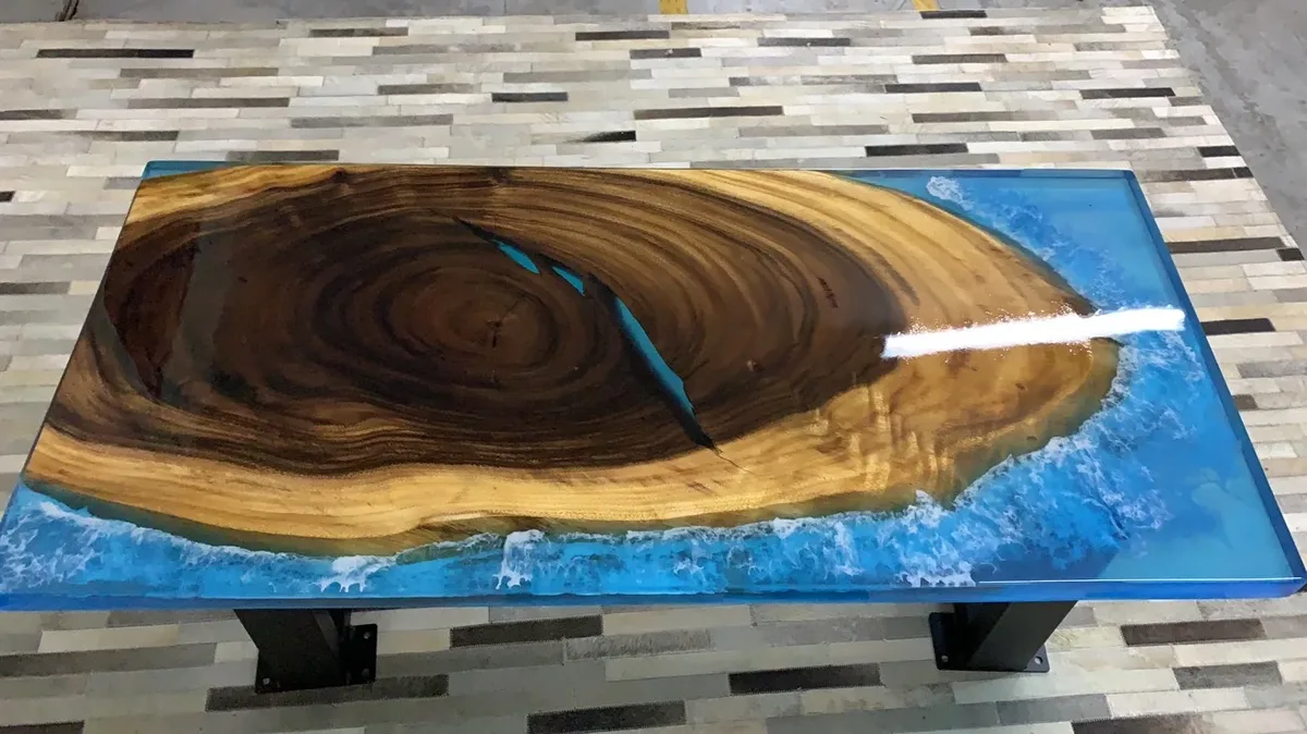 Table à manger epoxy Galaure, résine bleue — ATELIER RIVIÈRE, fabrication à la commande