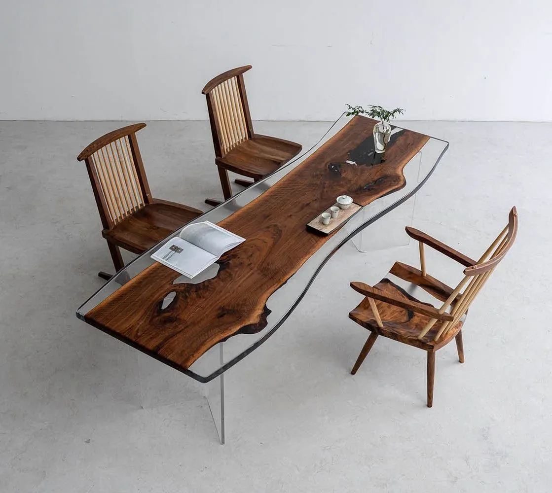 Table à manger epoxy Grosne teinte noyer, résine transparente — ATELIER RIVIÈRE, fabrication à la commande