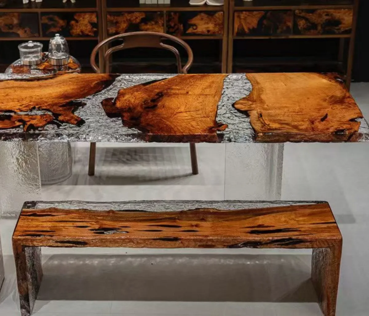 Table à manger epoxy Huisne, résine transparente — ATELIER RIVIÈRE, fabrication à la commande