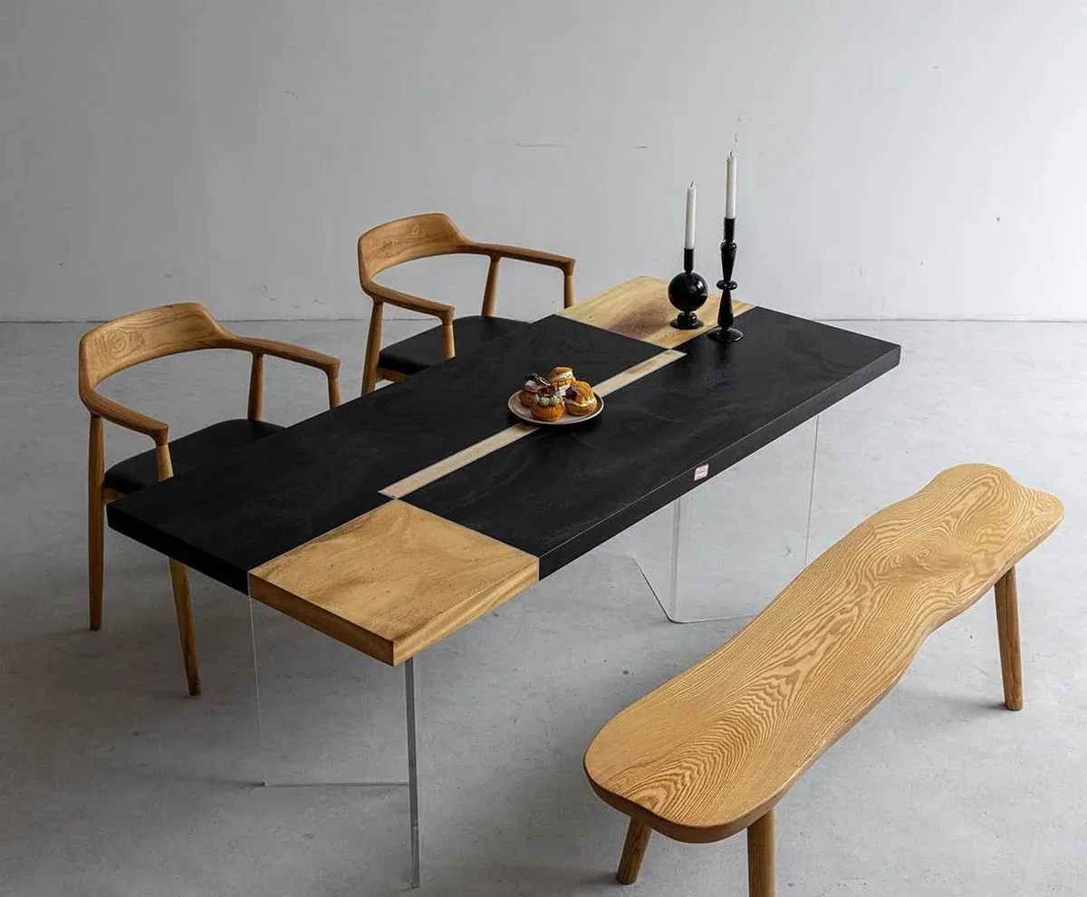 Table à manger epoxy Indre, résine noire, vue 4 sur 6