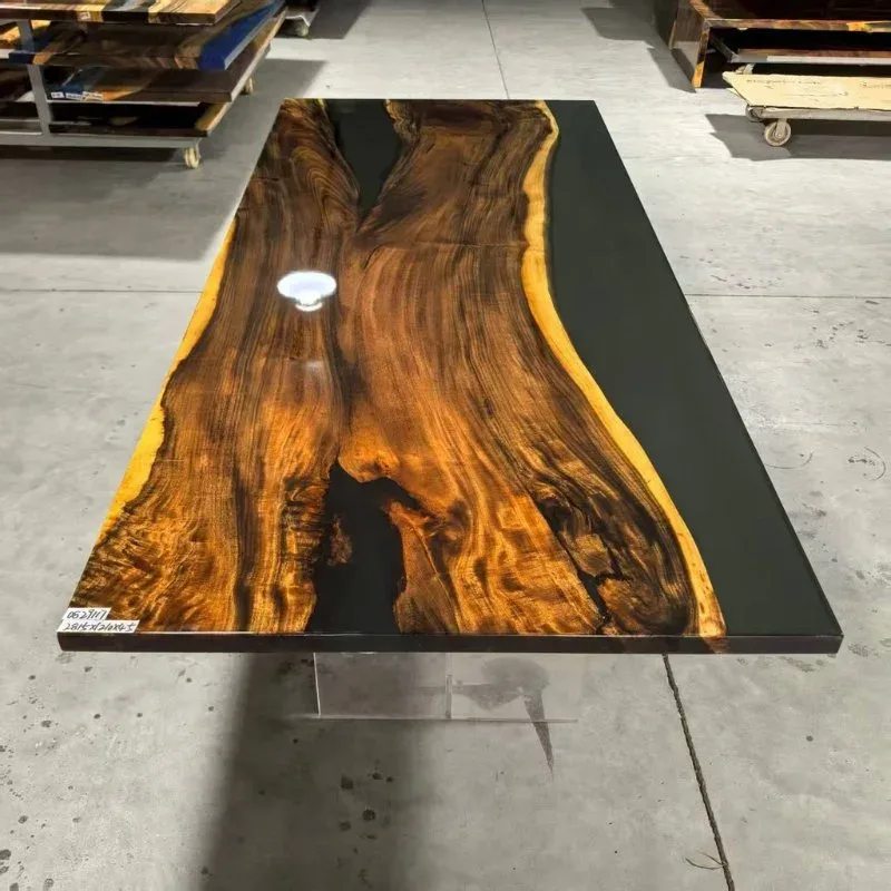 Table à manger epoxy Laïta, résine noire — ATELIER RIVIÈRE, fabrication à la commande
