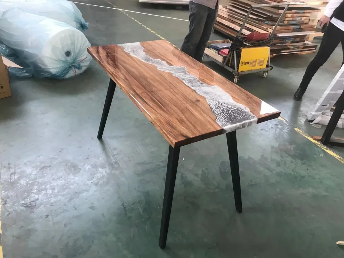 Table à manger epoxy Léguer, résine transparente — ATELIER RIVIÈRE, fabrication à la commande