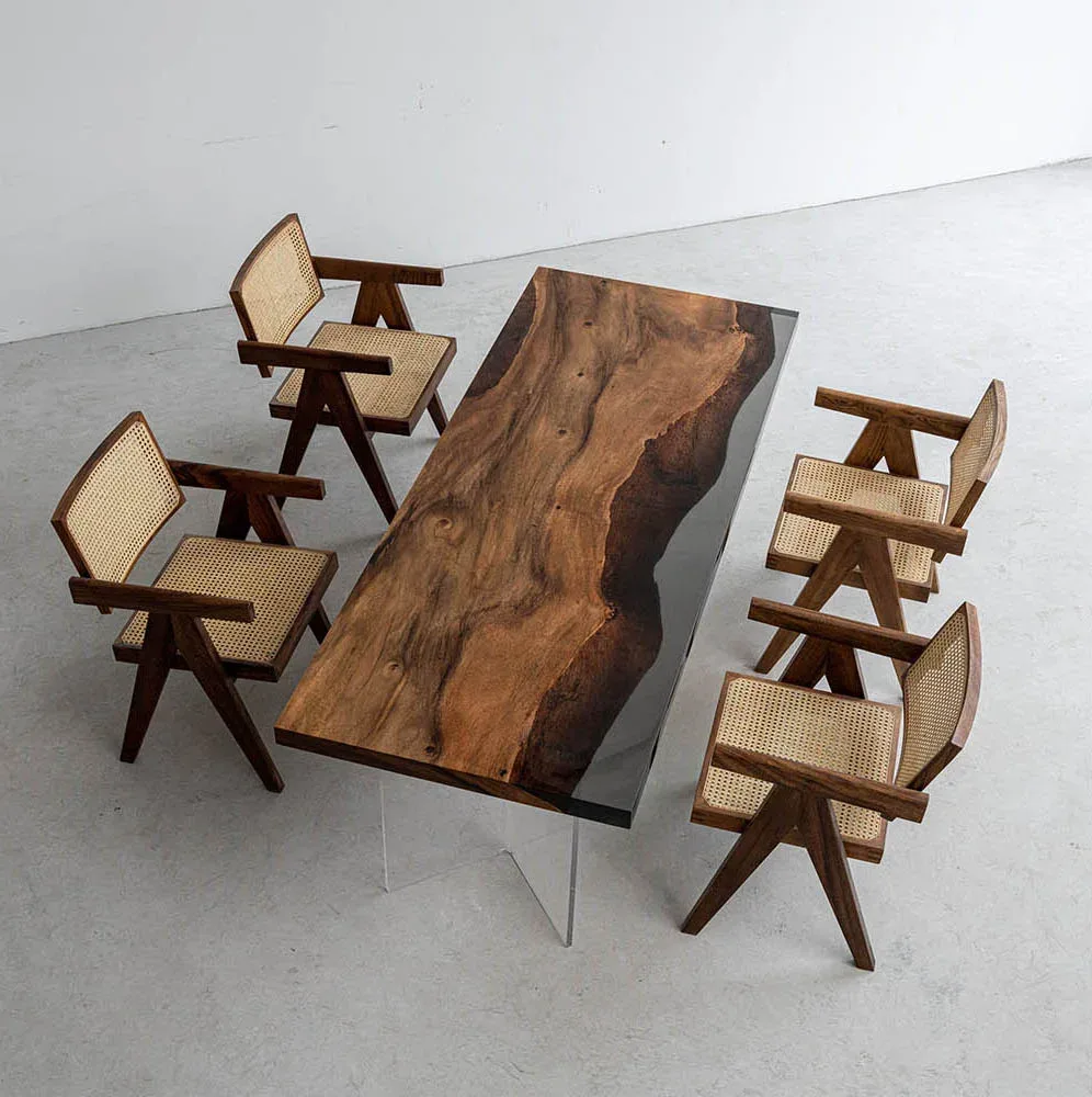 Table à manger epoxy Loue teinte noyer, résine noire — ATELIER RIVIÈRE, fabrication à la commande