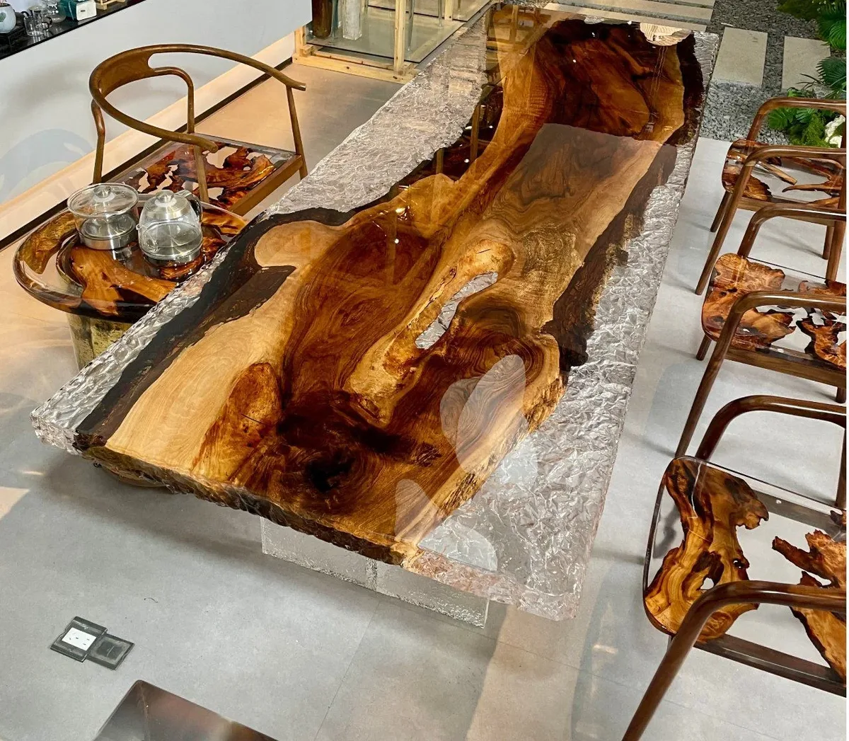 Table à manger epoxy Meuse, résine transparente — ATELIER RIVIÈRE, fabrication à la commande