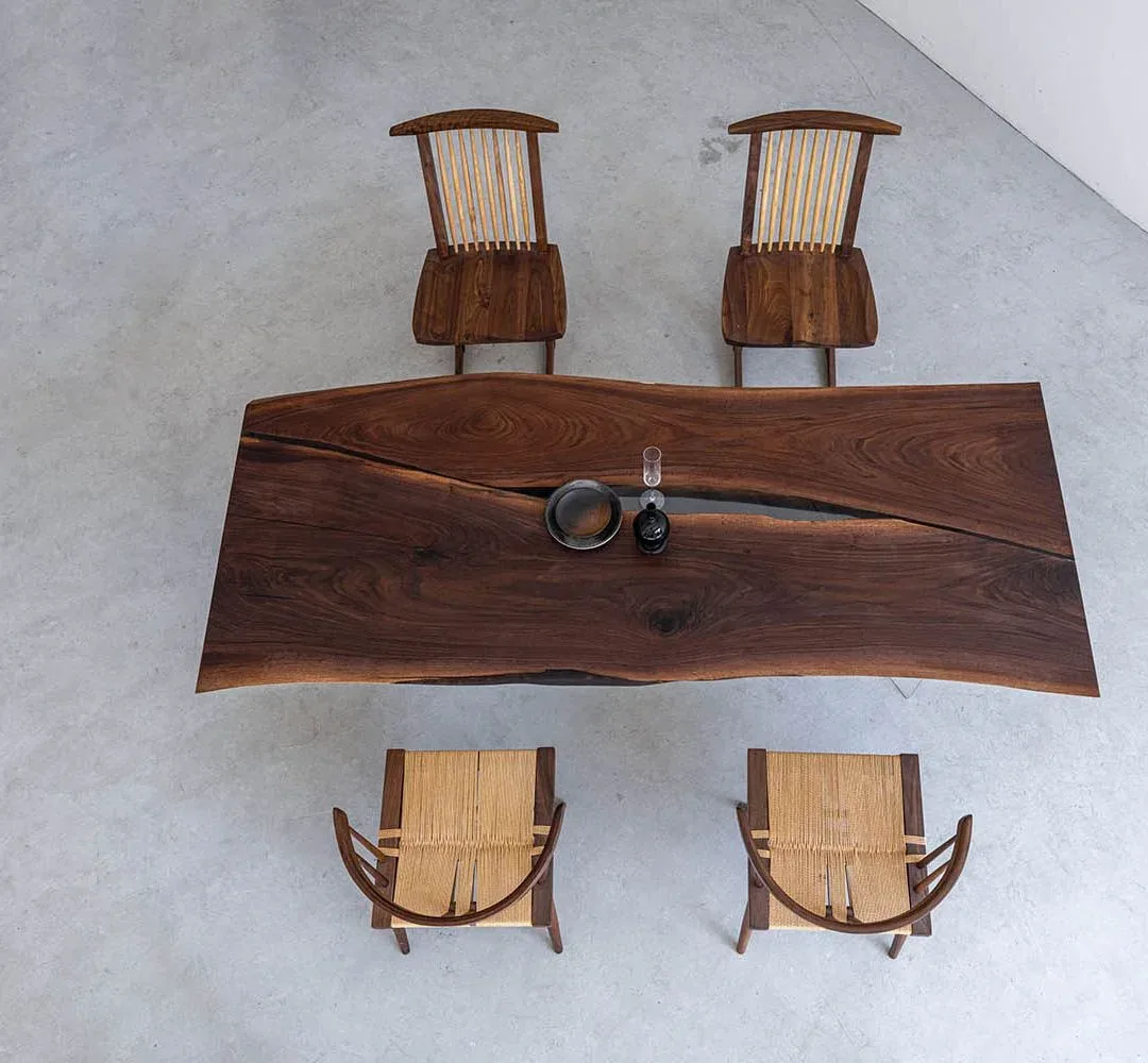 Table à manger epoxy Nesque, résine noire — ATELIER RIVIÈRE, fabrication à la commande