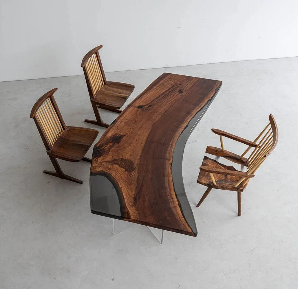 Table à manger epoxy Ognon teinte noyer, résine noire — ATELIER RIVIÈRE, fabrication à la commande