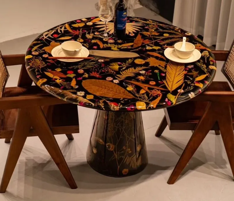 Table à manger epoxy ronde Oudon, résine noire — ATELIER RIVIÈRE, fabrication à la commande