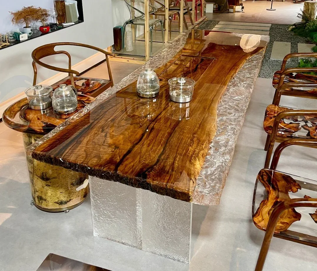 Table à manger epoxy Sambre, résine transparente — ATELIER RIVIÈRE, fabrication à la commande