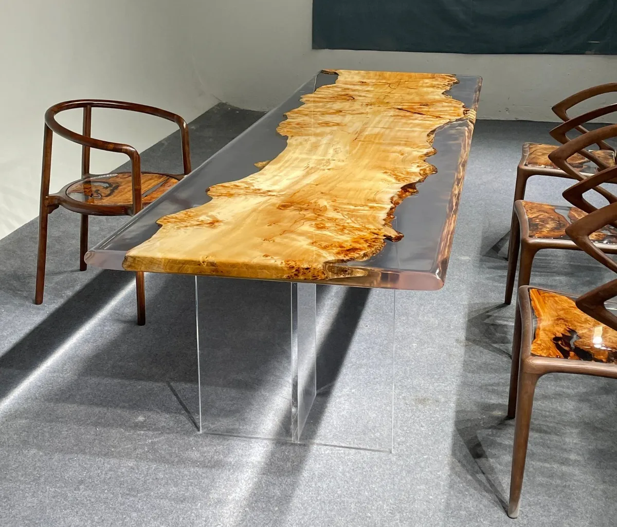 Table à manger epoxy Semois, résine transparente — ATELIER RIVIÈRE, fabrication à la commande