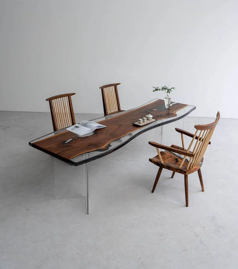 Table à manger epoxy Tarn teinte noyer, résine transparente, vue 2 sur 3
