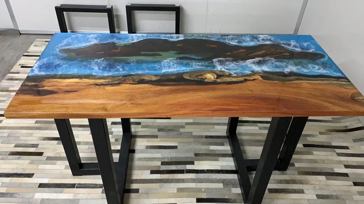 Table à manger océan Huisne, résine bleue — ATELIER RIVIÈRE, fabrication à la commande
