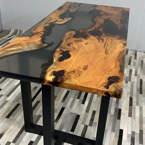 Table à manger rivière Aa, résine noire — tables à manger epoxy