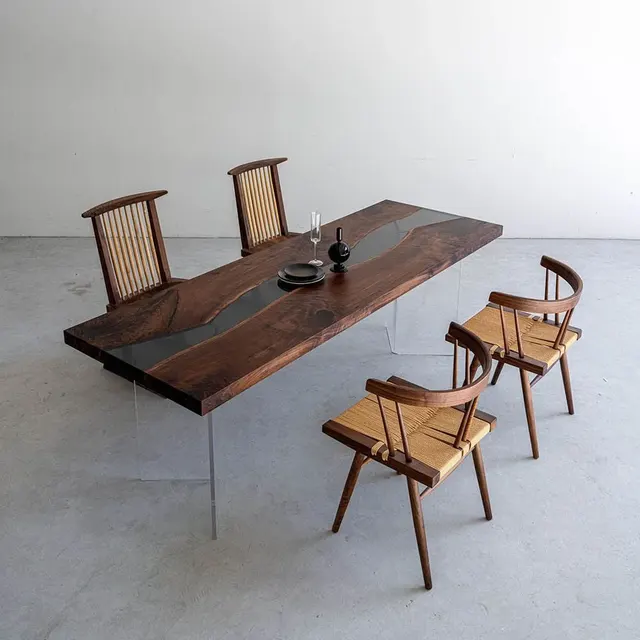 Table à manger rivière Aigues teinte noyer, résine noire — tables à manger epoxy