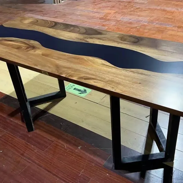 Table à manger rivière Albarine, résine noire — tables à manger epoxy