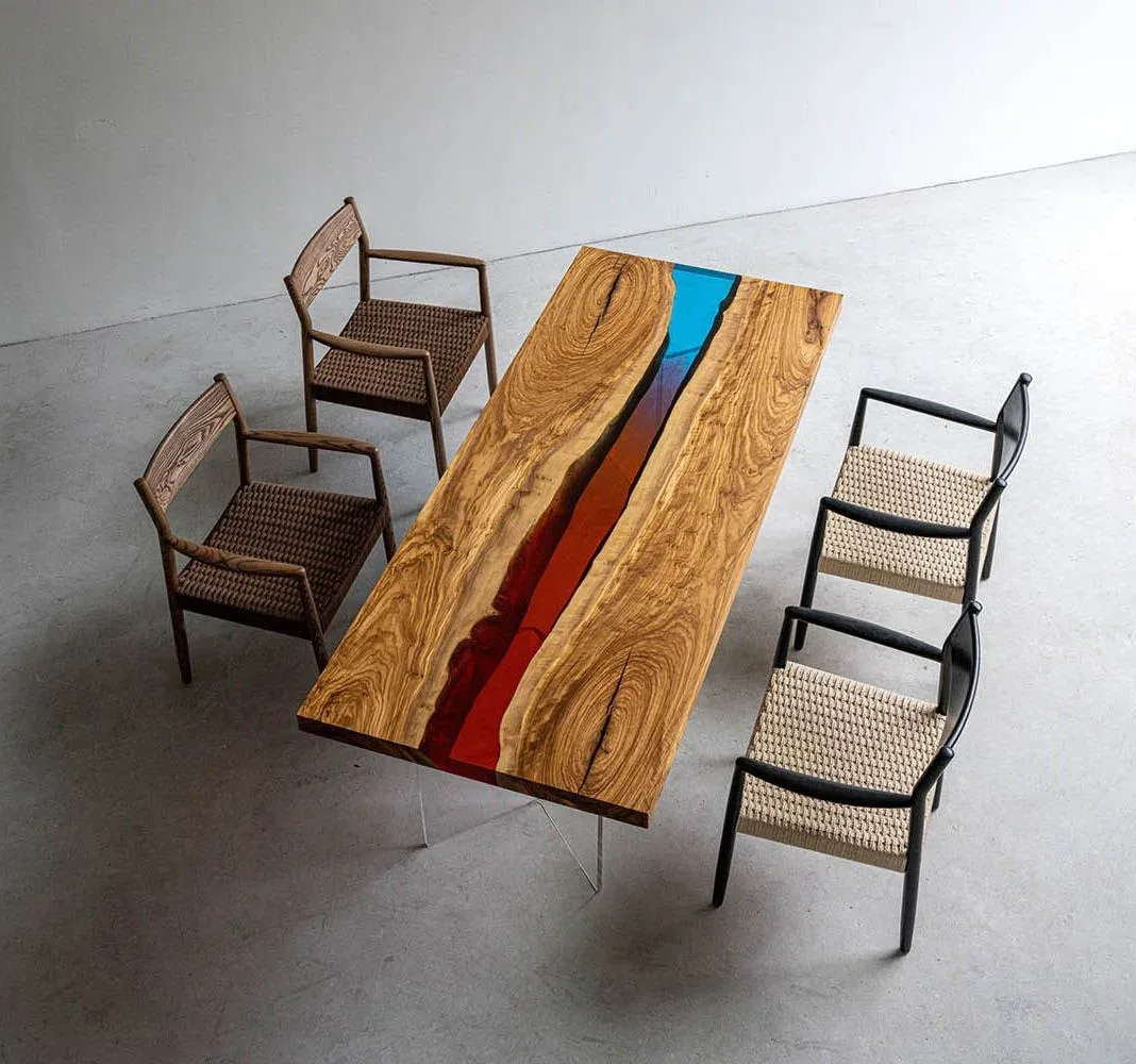 Table à manger rivière Allier teinte chêne, résine colorée, vue 3 sur 7