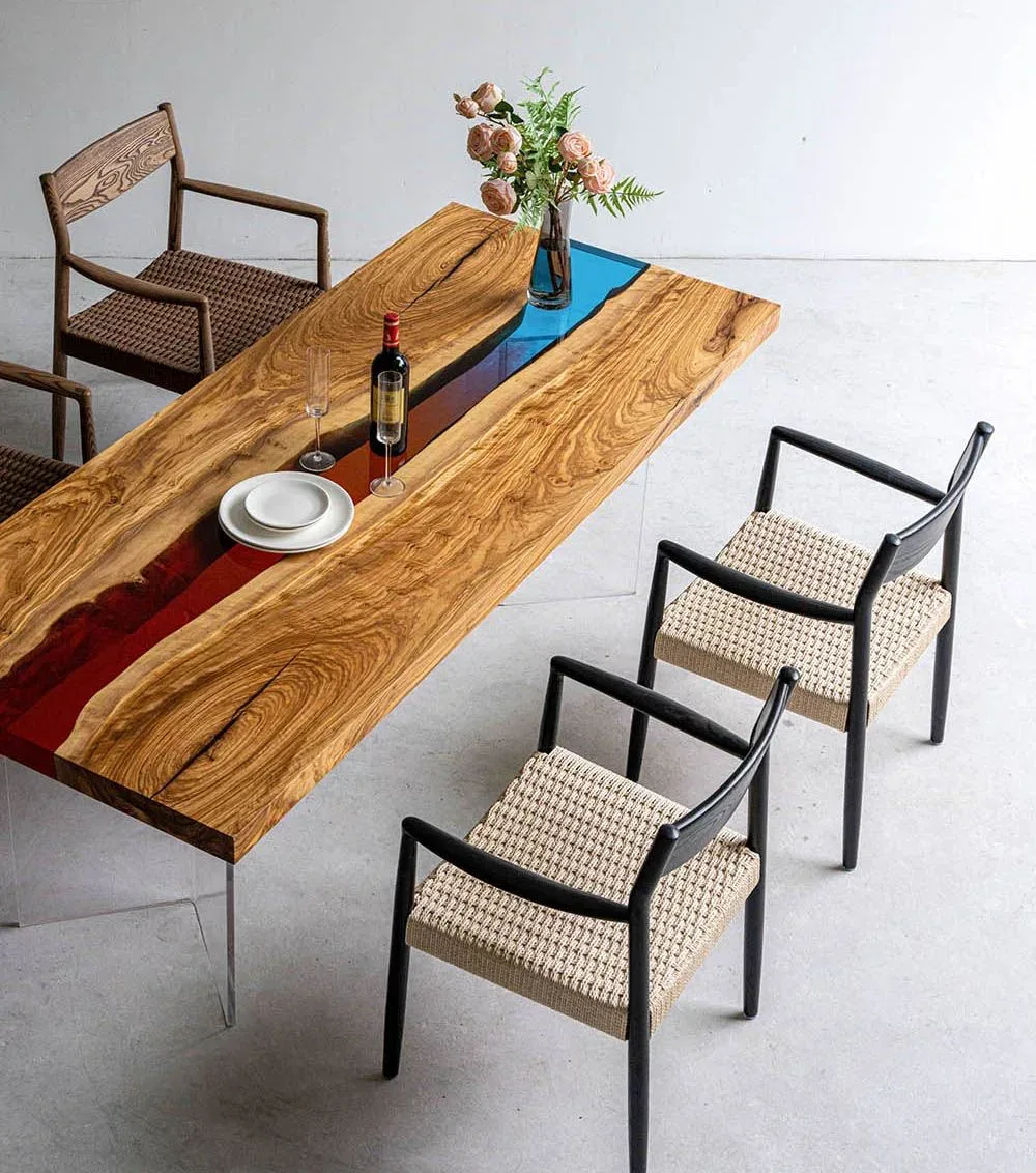 Table à manger rivière Allier teinte chêne, résine colorée, vue 4 sur 7