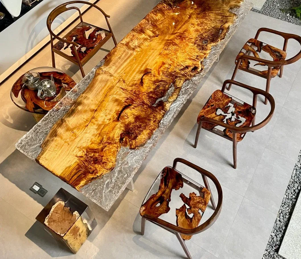 Table à manger rivière Andelle, résine transparente — ATELIER RIVIÈRE, fabrication à la commande