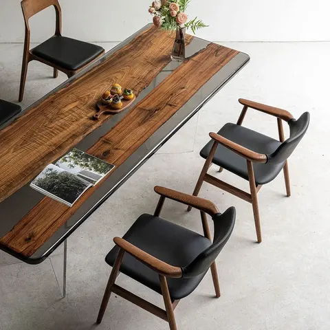 Table à manger rivière Argens teinte noyer, résine noire — tables à manger epoxy