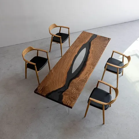 Table à manger rivière Ariège teinte chêne, résine noire — tables à manger epoxy