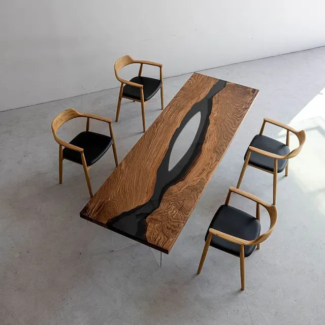 Table à manger rivière Ariège teinte chêne, résine noire — tables à manger epoxy