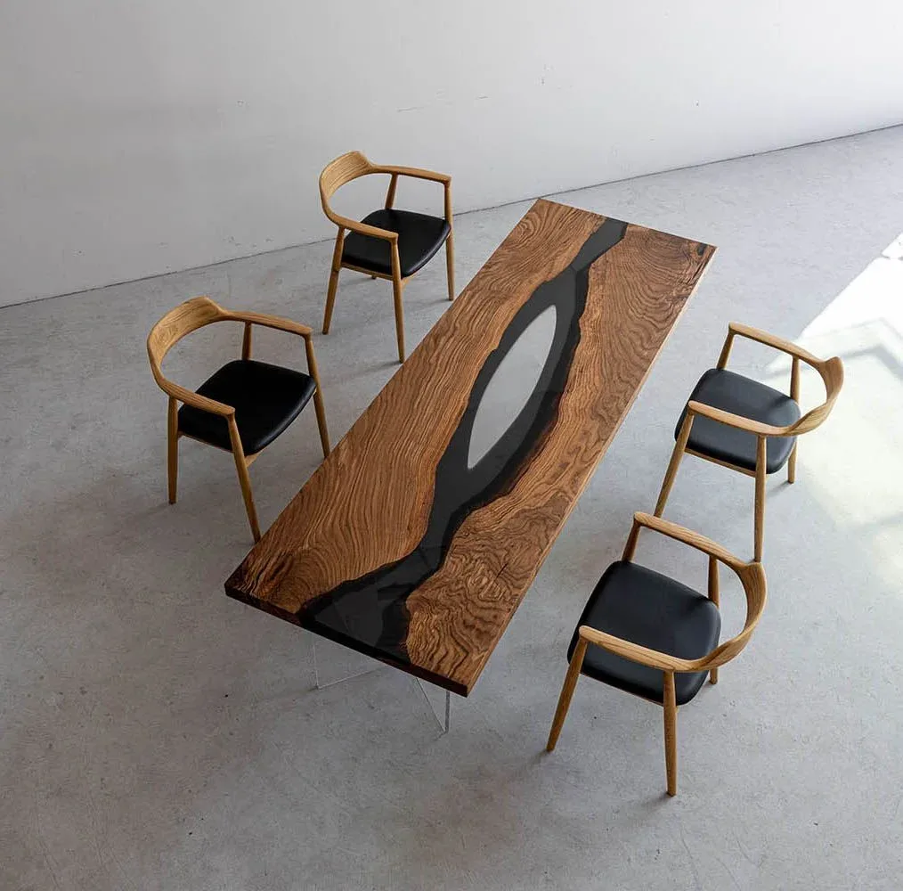Table à manger rivière Ariège teinte chêne, résine noire — ATELIER RIVIÈRE, fabrication à la commande