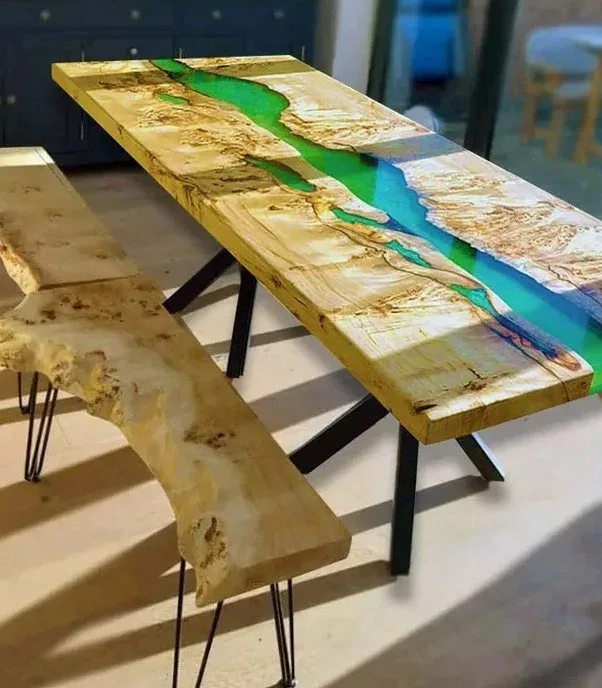 Table à manger rivière Armançon, résine verte — tables à manger epoxy ATELIER RIVIÈRE