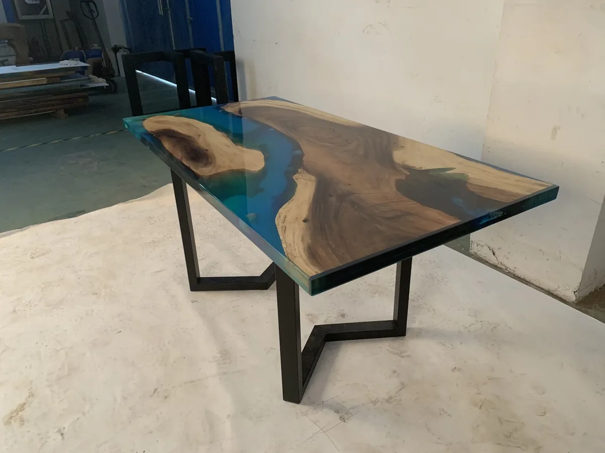Table à manger rivière Arnon, résine verte