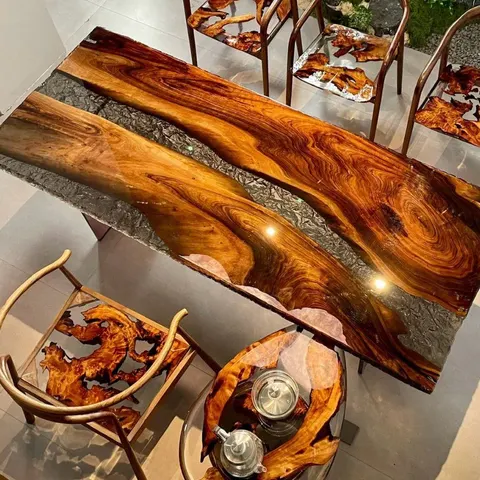 Table à manger rivière Aube, résine transparente