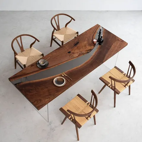 Table à manger rivière Azergues teinte noyer, résine noire — tables à manger epoxy