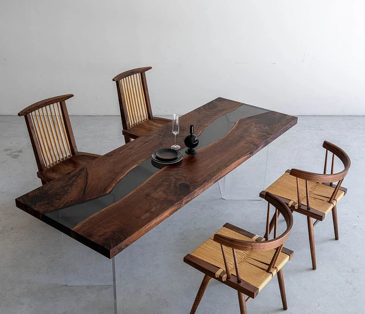 Table à manger rivière Bidouze teinte noyer, résine noire — ATELIER RIVIÈRE, fabrication à la commande