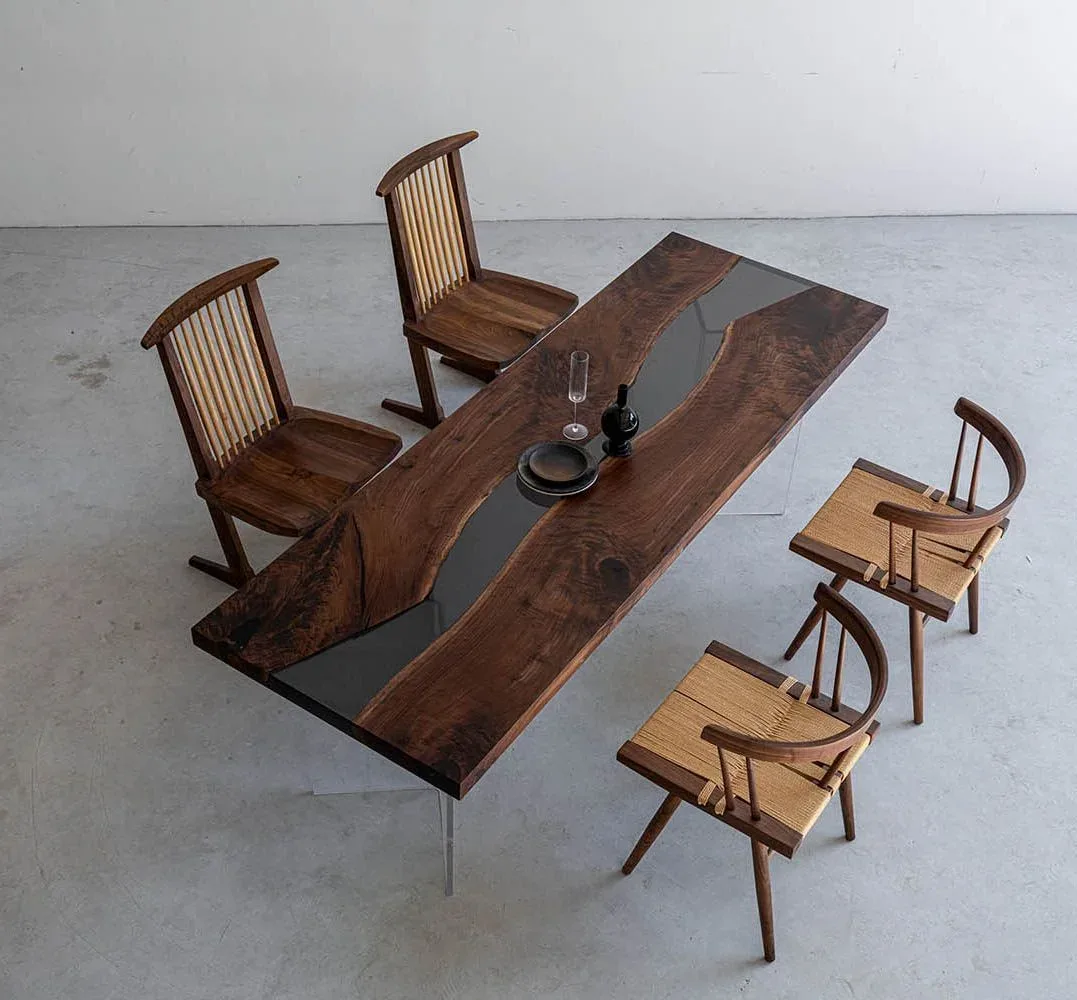 Table à manger rivière Boutonne teinte noyer, résine transparente — ATELIER RIVIÈRE, fabrication à la commande