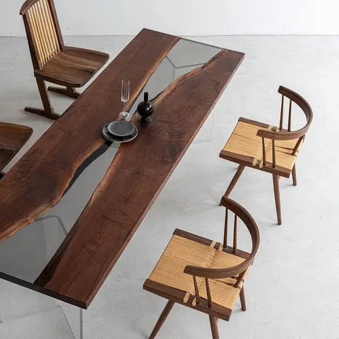 Table à manger rivière Buëch teinte noyer, résine transparente — tables à manger epoxy