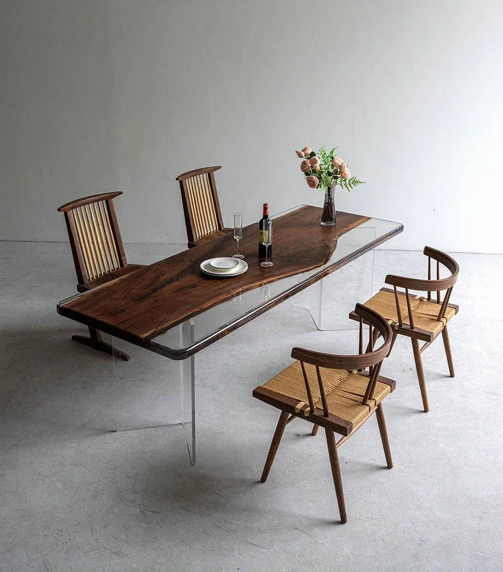 Table à manger rivière Célé teinte noyer, résine noire — ATELIER RIVIÈRE, fabrication à la commande