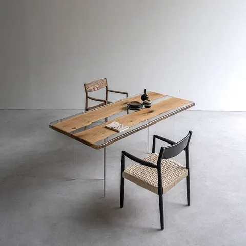 Table à manger rivière Cère teinte chêne, résine transparente — tables à manger epoxy