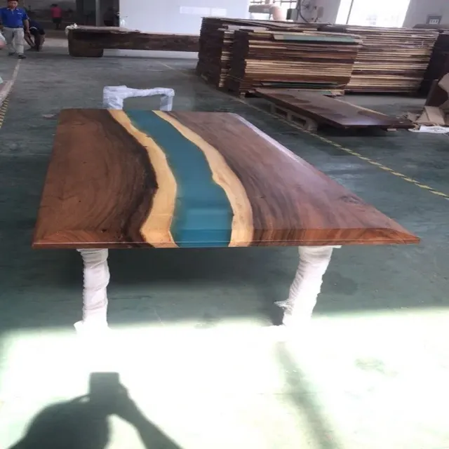 Table à manger rivière Charente, résine bleue — tables à manger epoxy