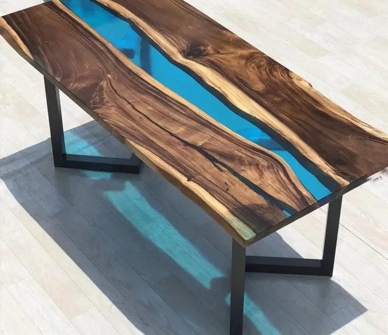 Table à manger rivière Couesnon, résine bleue — ATELIER RIVIÈRE, fabrication à la commande