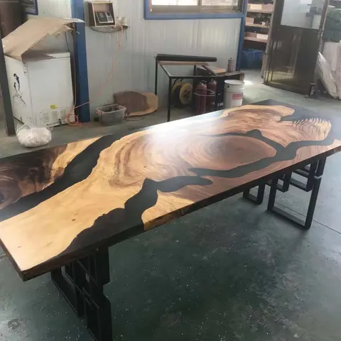 Table à manger rivière Dive, résine noire — tables à manger epoxy