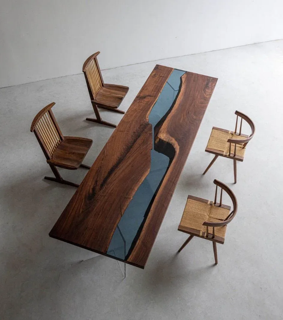 Table à manger rivière Dronne teinte noyer, résine bleue, vue 3 sur 4