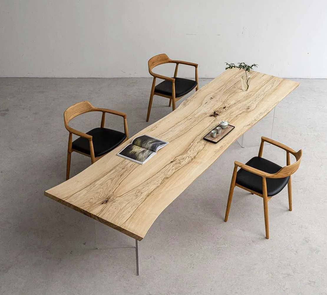 Table à manger rivière Erdre teinte chêne, résine transparente — ATELIER RIVIÈRE, fabrication à la commande