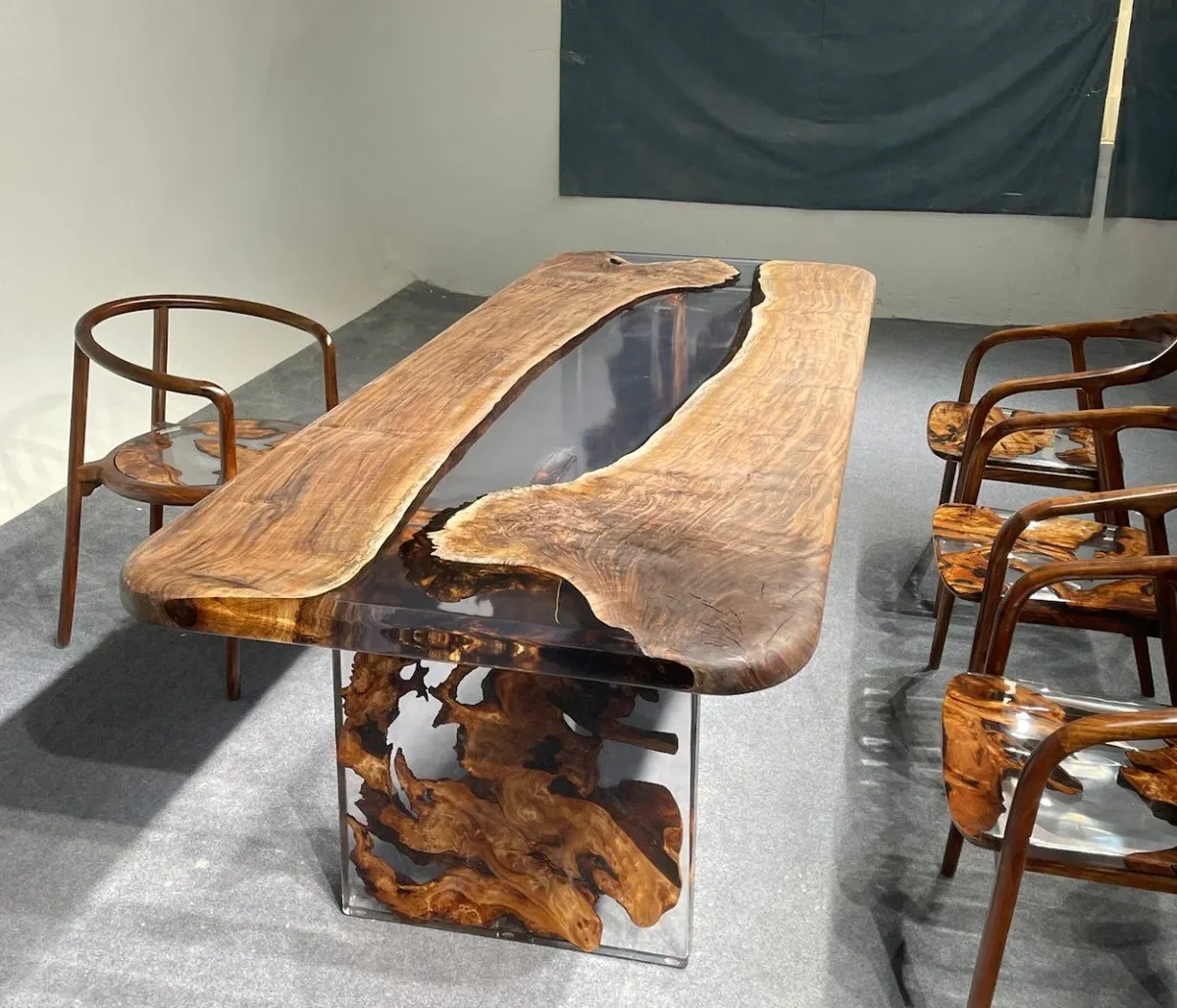 Table à manger rivière Escaut, résine transparente — ATELIER RIVIÈRE, fabrication à la commande