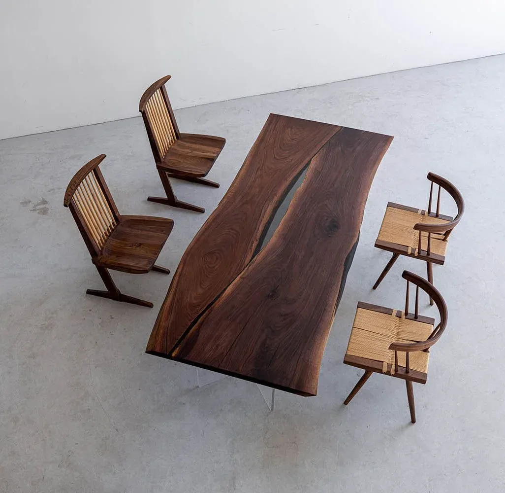 Table à manger rivière Eyrieux teinte noyer, résine transparente — ATELIER RIVIÈRE, fabrication à la commande