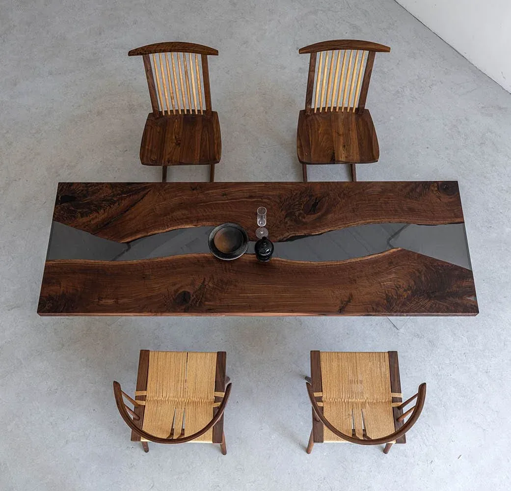 Table à manger rivière Galaure, résine transparente — ATELIER RIVIÈRE, fabrication à la commande