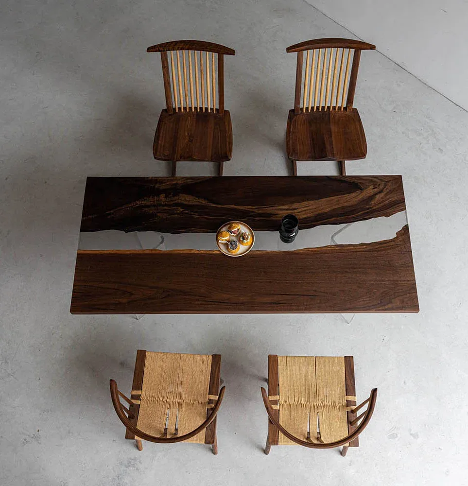 Table à manger rivière Gère, résine transparente — ATELIER RIVIÈRE, fabrication à la commande