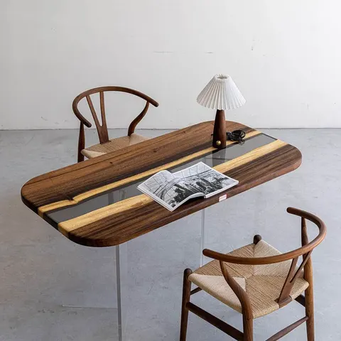 Table à manger rivière Isle teinte noyer, résine noire — tables à manger epoxy