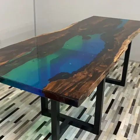 Table à manger rivière Largue, résine verte — tables à manger epoxy