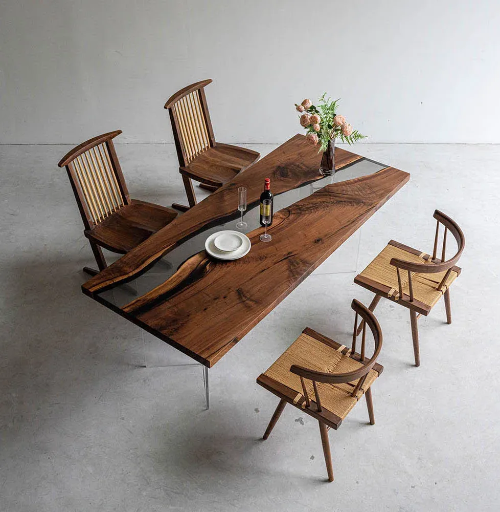 Table à manger rivière Liamone teinte noyer, résine transparente — ATELIER RIVIÈRE, fabrication à la commande