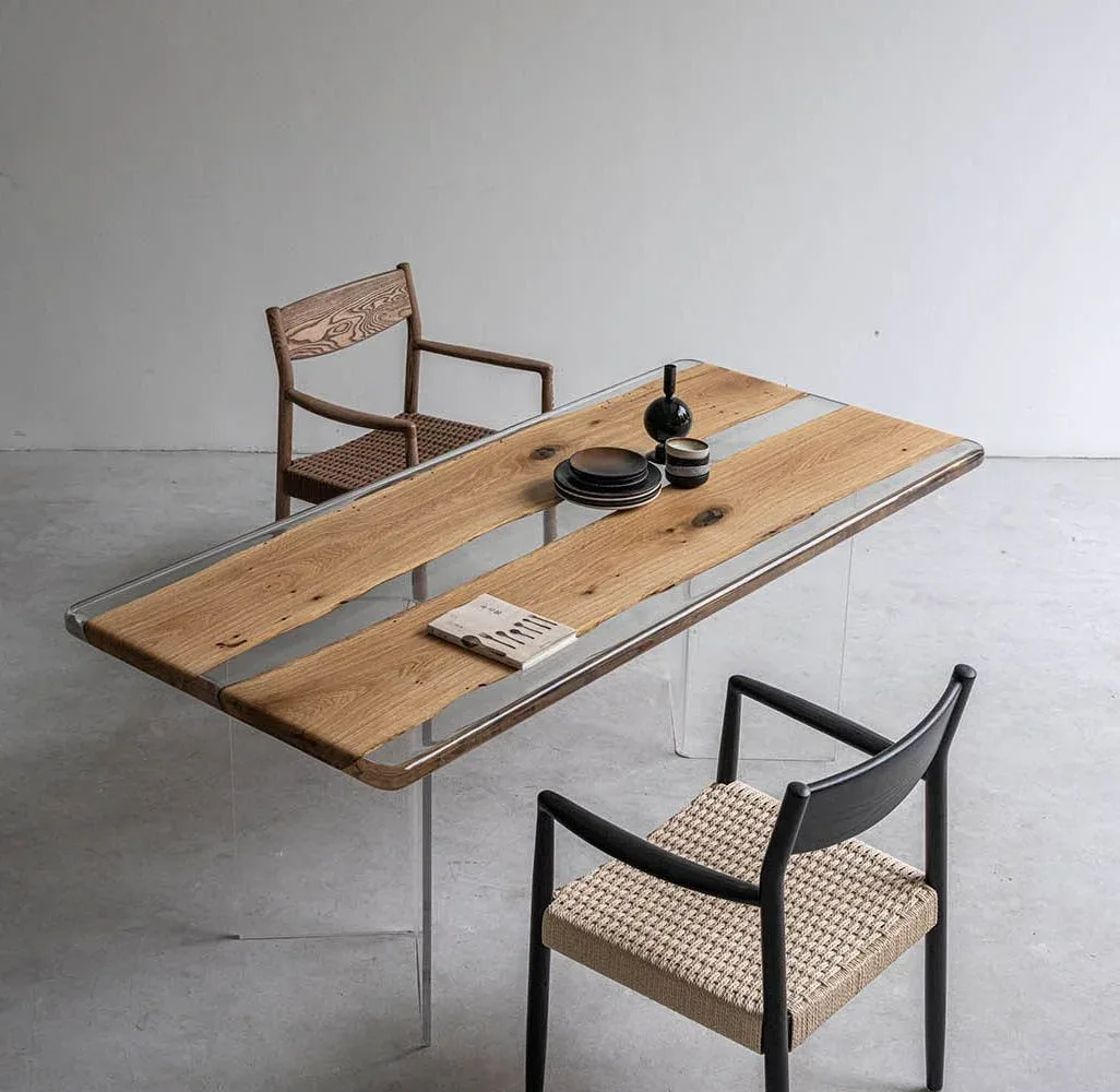 Table à manger rivière Lot teinte chêne, résine noire, vue 2 sur 3