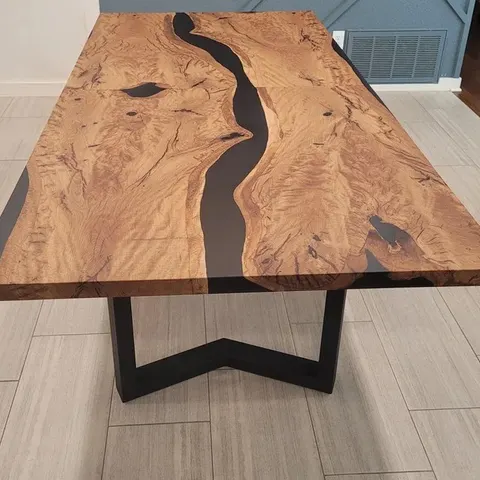 Table à manger rivière Lys, résine noire — tables à manger epoxy